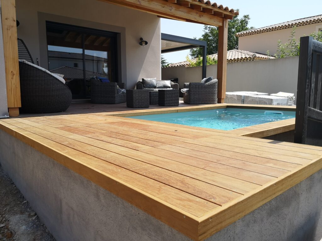 terrasse en bois, mobilier extérieur