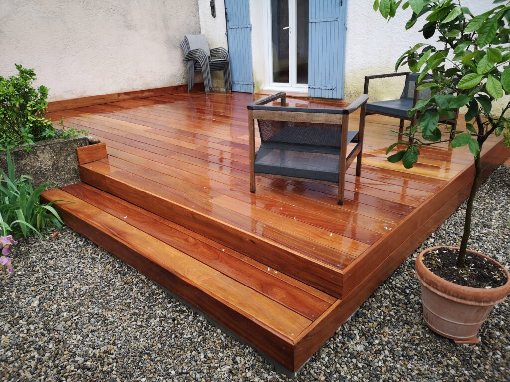 Terrasse boiss cumaru avec mobilier de jardin