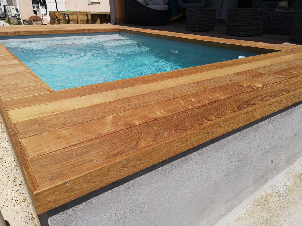 terrasse en bois Ipé autour d une piscine